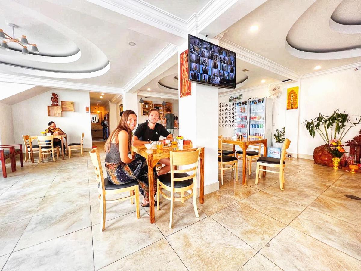 Hotel White Corner