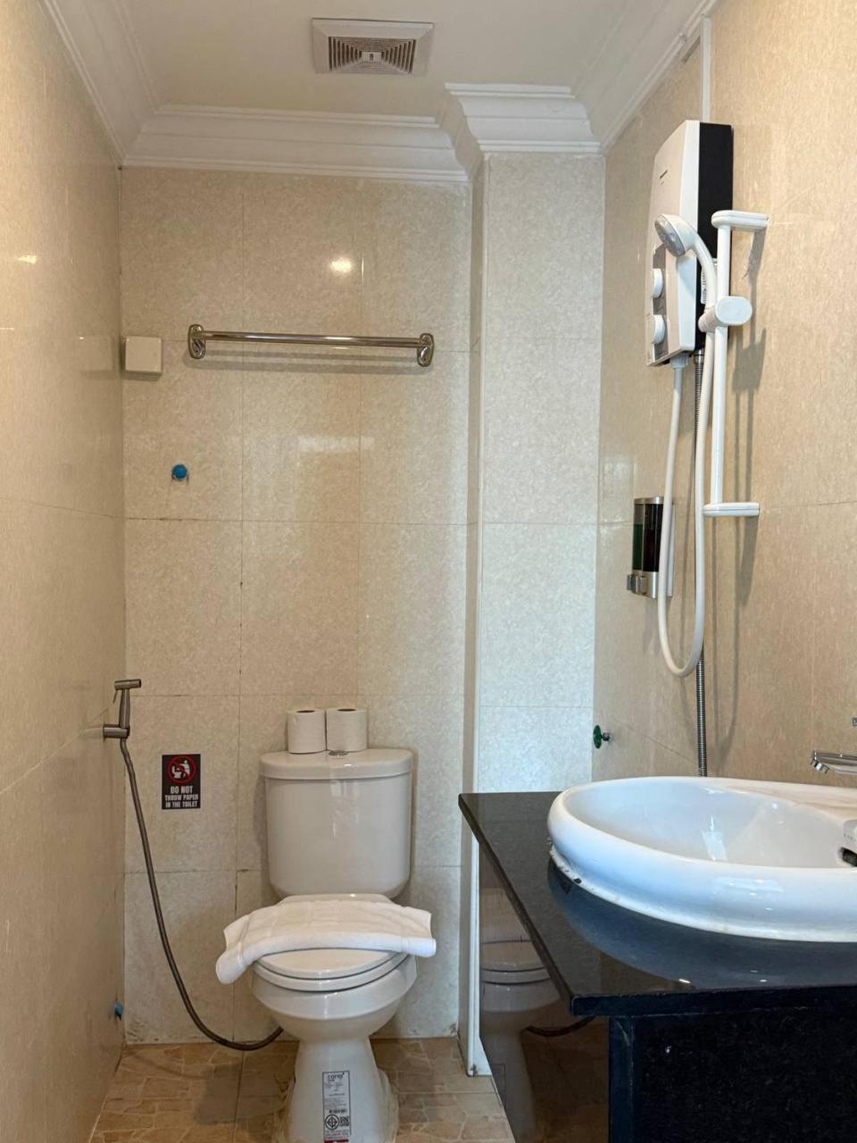 White Corner 3*
