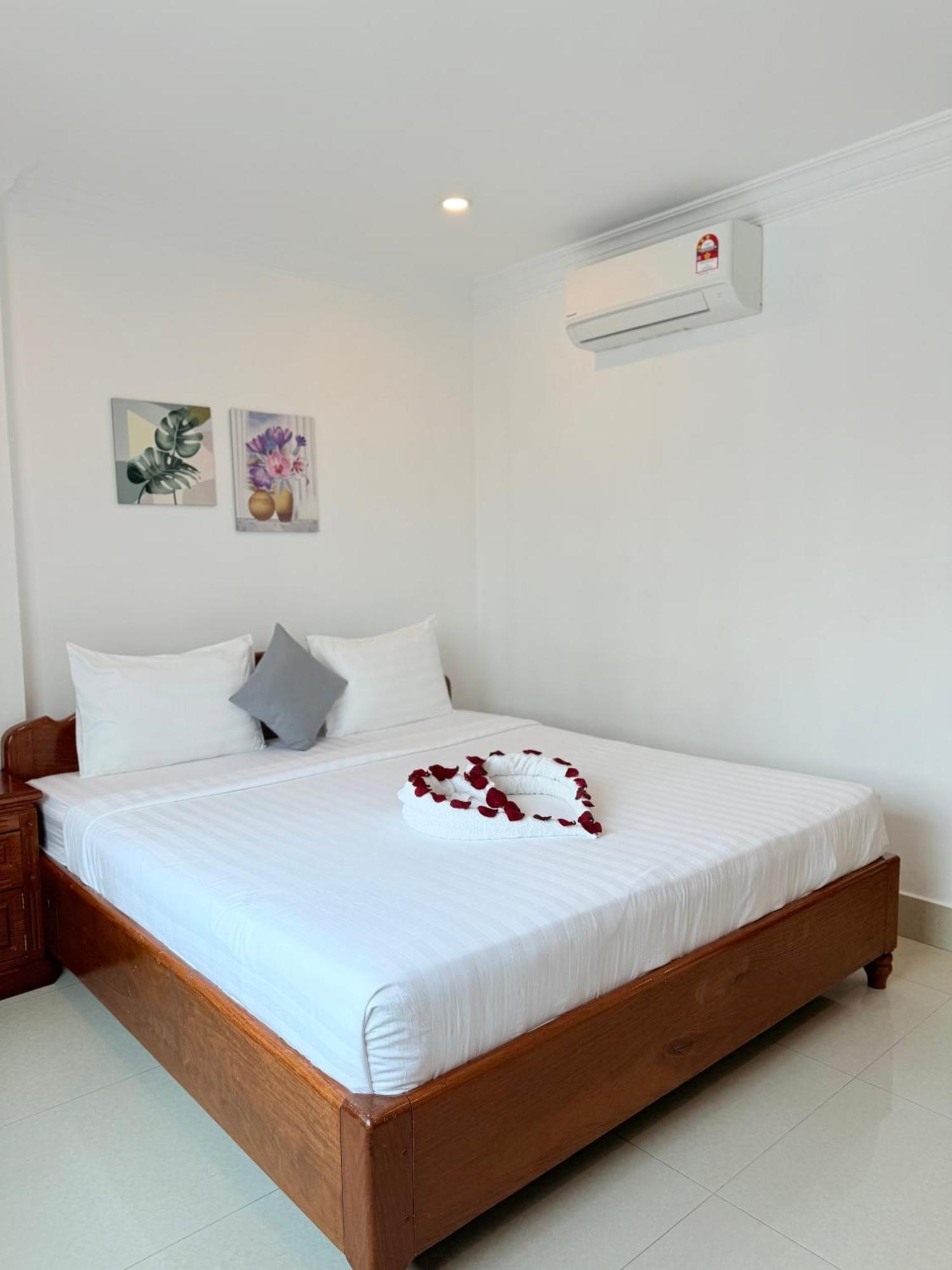 White Corner 3*